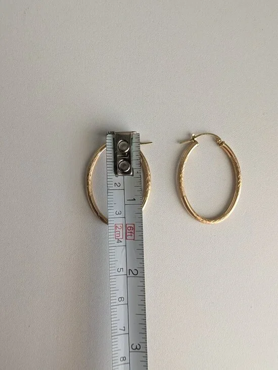 14K Yellow Gold Oval Hoop Earrings Diamond Cut Classic Medium Leightweight - Picture 5 of 10